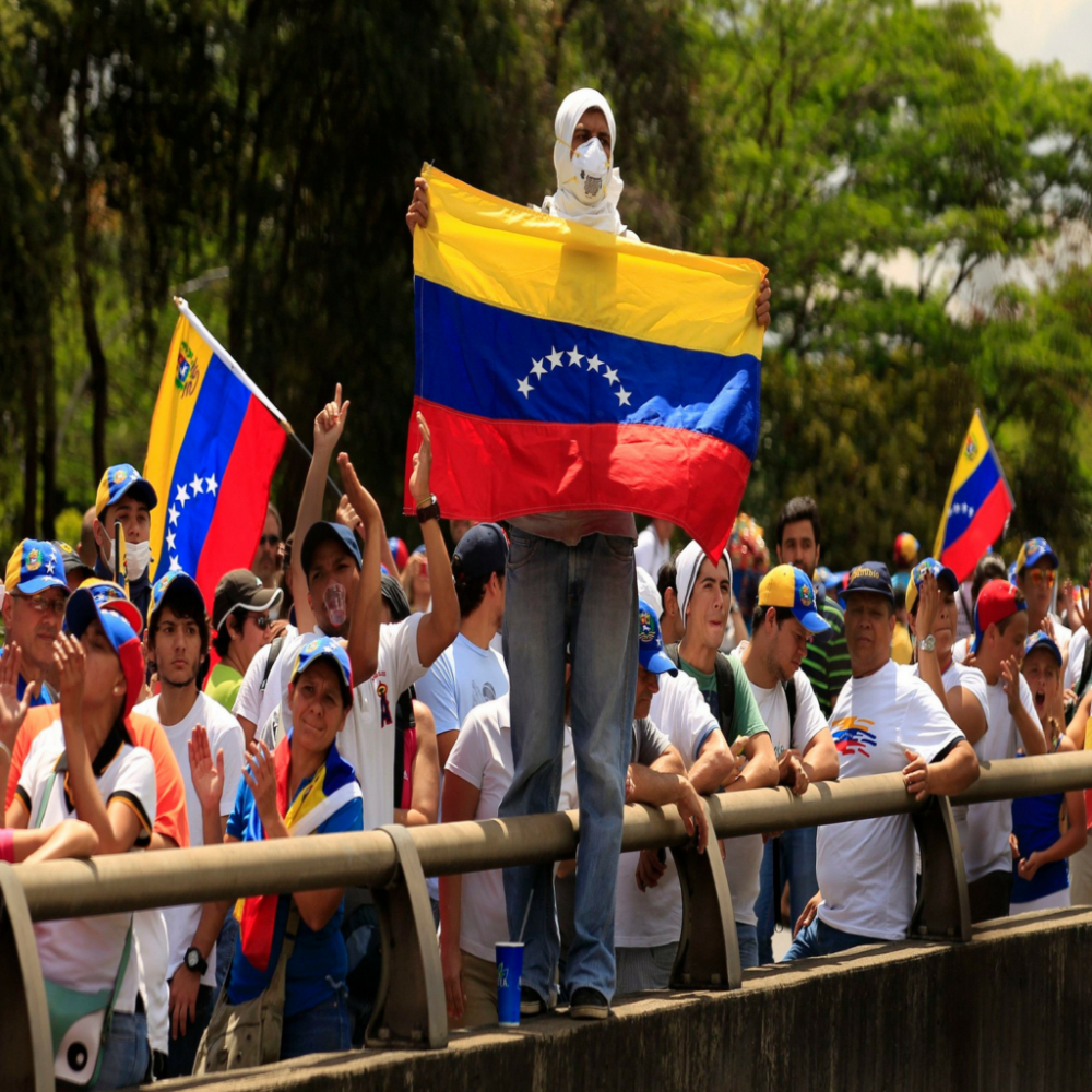 “Mi amor puede más” es el tema que le cantan a Venezuela