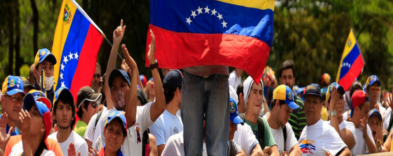 “Mi amor puede más” es el tema que le cantan a Venezuela