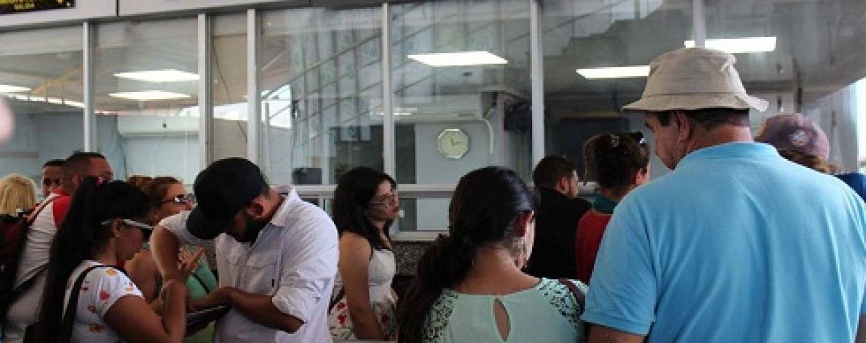 Migración Panamá mantiene varados a 76 venezolanos en la frontera