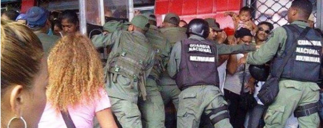 En Guayana los militares controlan las colas a punta de empujones