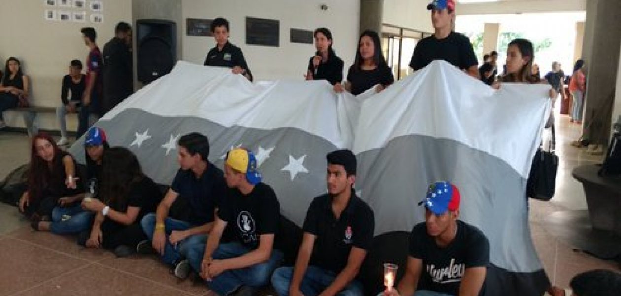 Realizan vigilia por muerte de Juan Pernalete y demás caídos en protestas