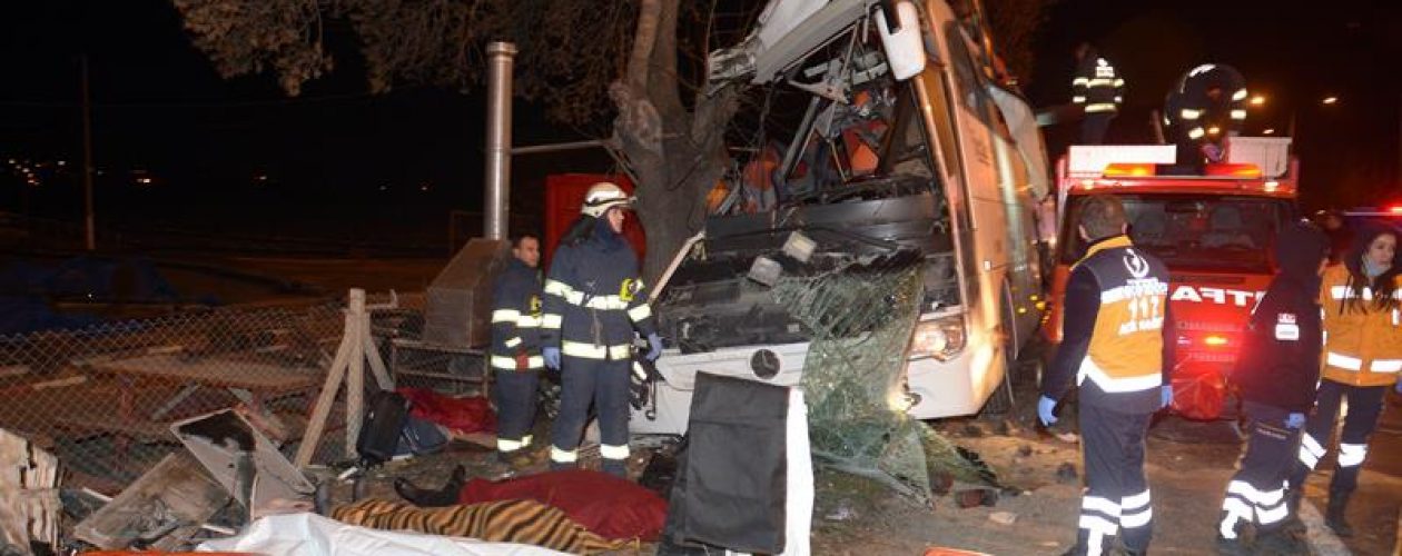 Once muertos y más de 40 heridos tras aparatoso accidente de autobús en Turquía (+fotos)