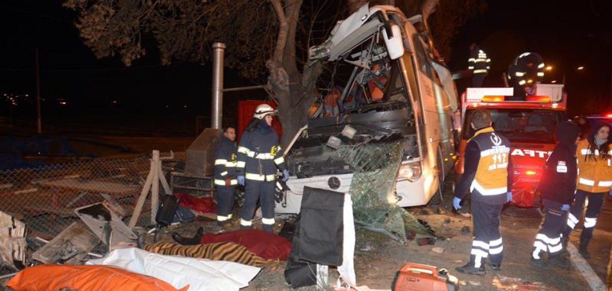 Once muertos y más de 40 heridos tras aparatoso accidente de autobús en Turquía (+fotos)