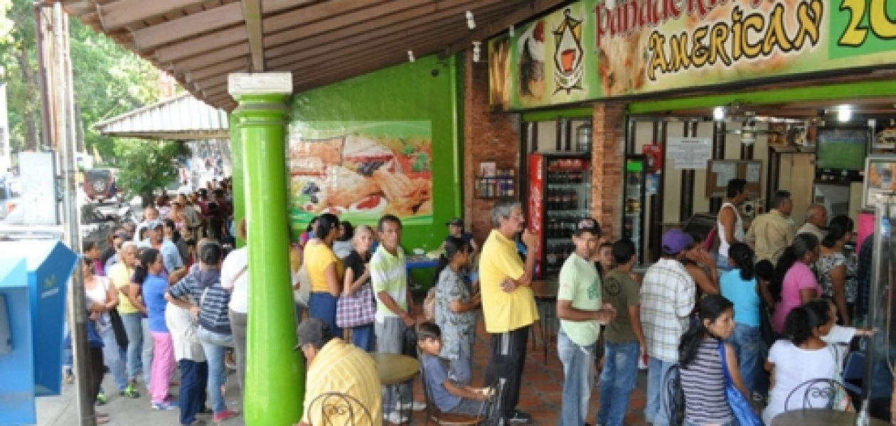 Sundde aplicará multas a panaderías que tengan colas