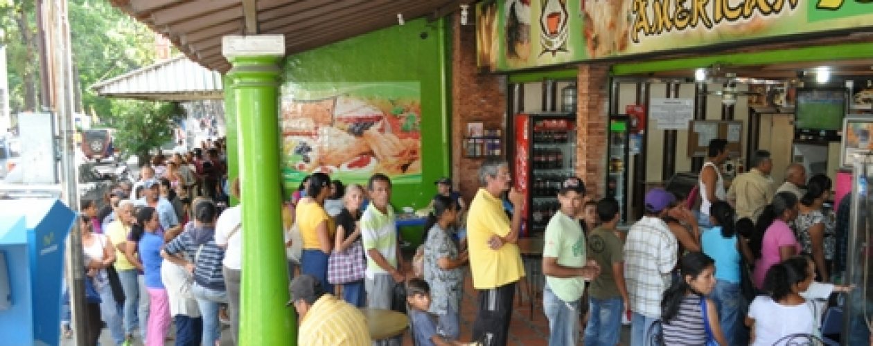 Sundde aplicará multas a panaderías que tengan colas