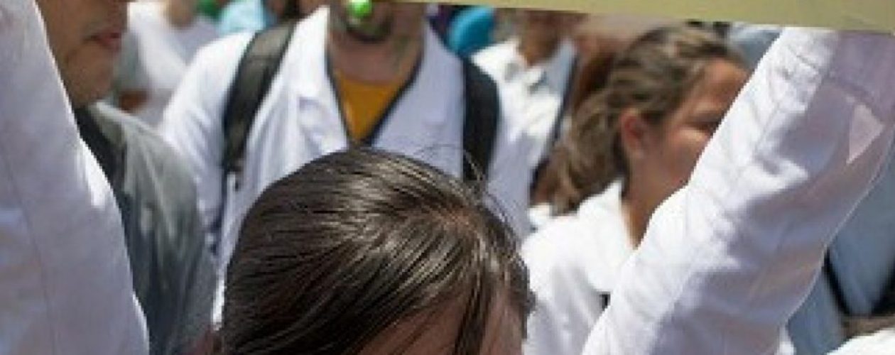 Unos 22 mil médicos se han ido de Venezuela, según la FMV