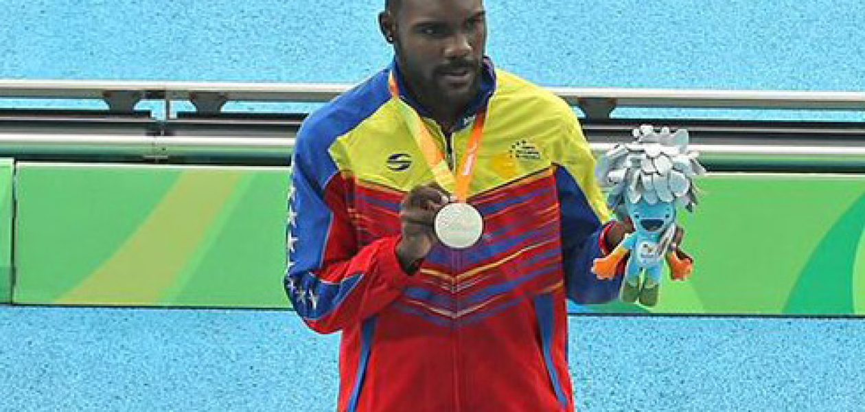 Omar Monterola ganó medalla de plata en la final de los 400 metros planos
