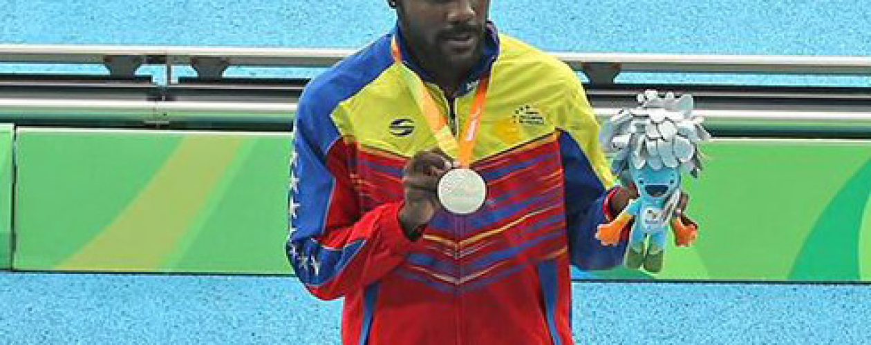 Omar Monterola ganó medalla de plata en la final de los 400 metros planos