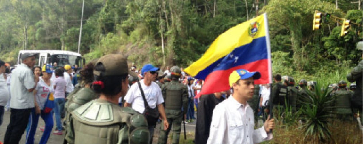 Forcejeo entre GNB y manifestantes en la Panamericana deja cuatro heridos