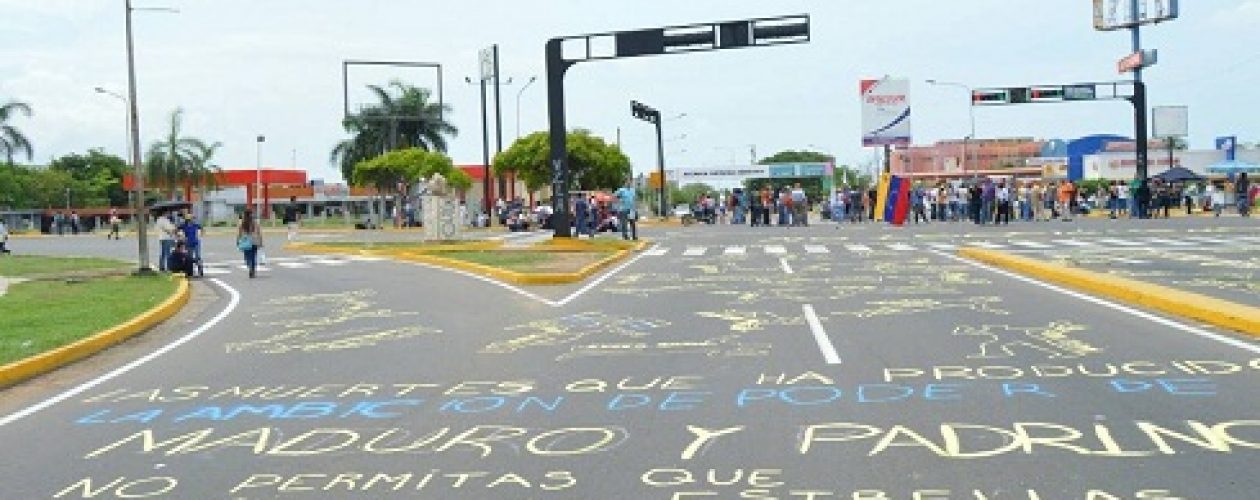 Así está el plantón en Maracaibo como si fuese un paro cívico