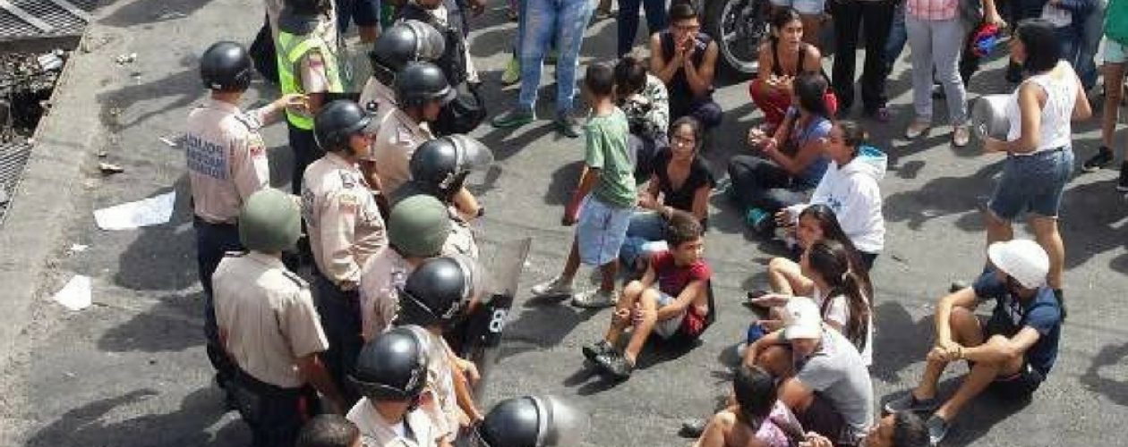 Hacen plantón en La Vega para protestar en contra del Gobierno