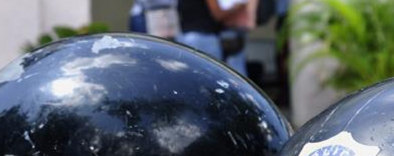 Destituyen a 5 policías de Aragua por golpear a una mujer