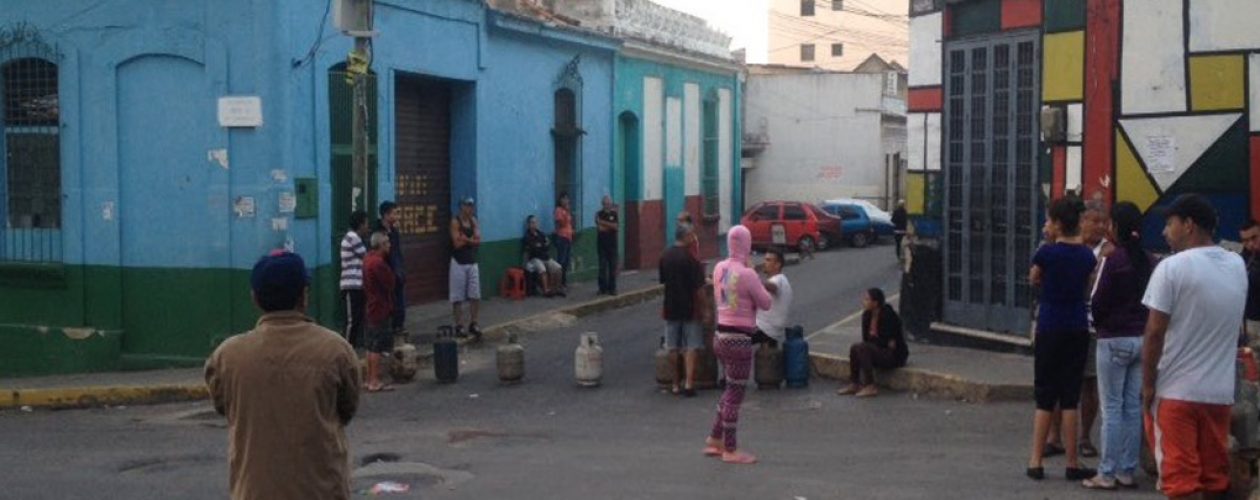 Realizan protesta cerca de Miraflores por falta de gas doméstico