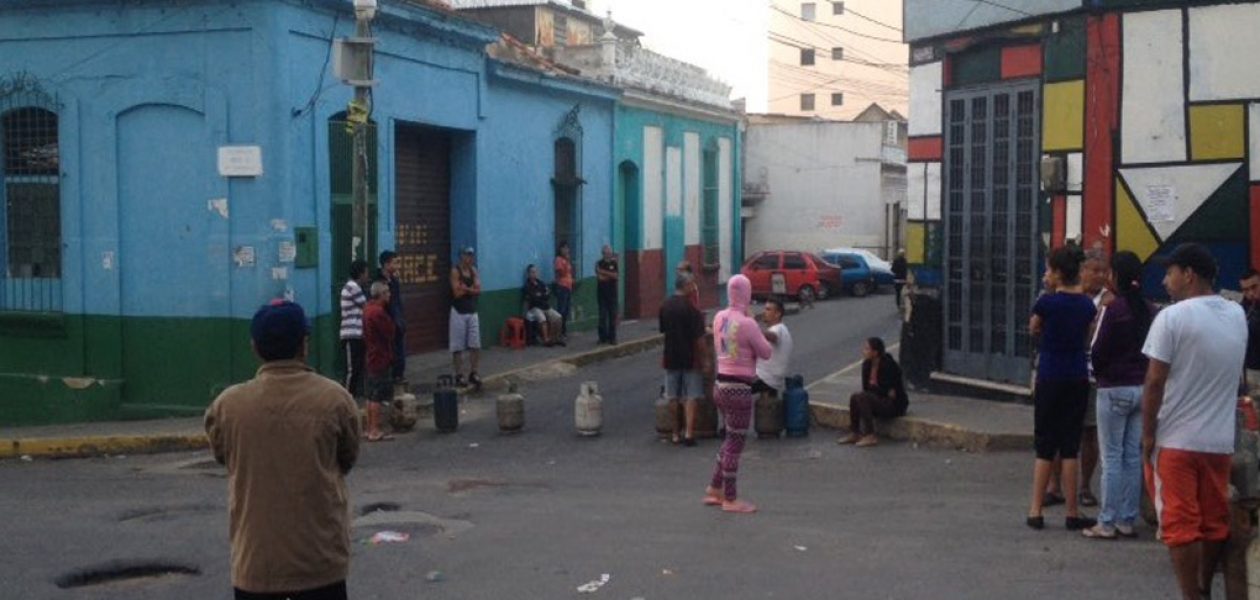 Realizan protesta cerca de Miraflores por falta de gas doméstico