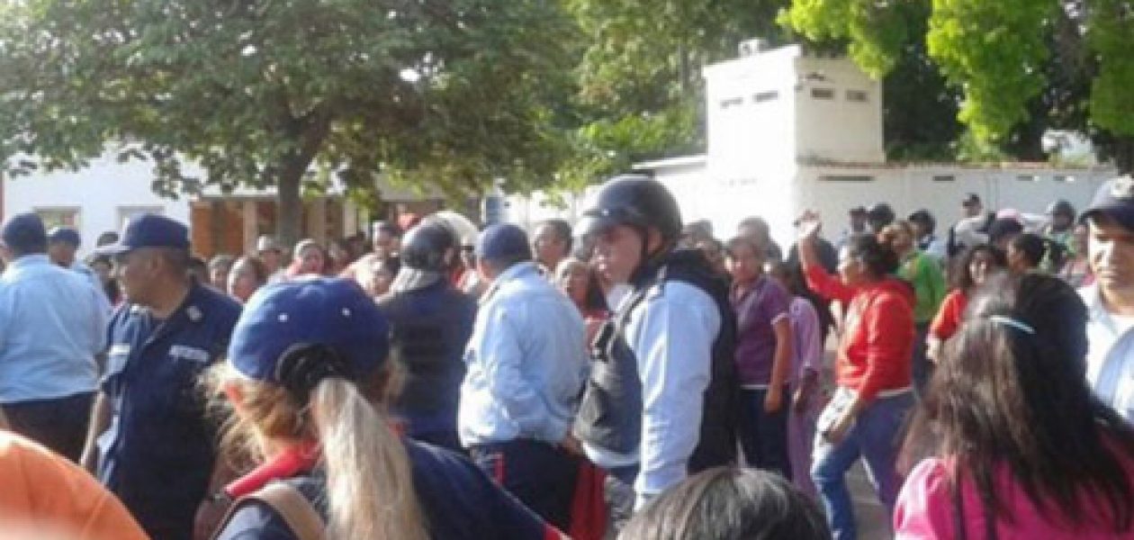 Protesta de maestros en Zulia fue reprimida con gas lacrimógeno