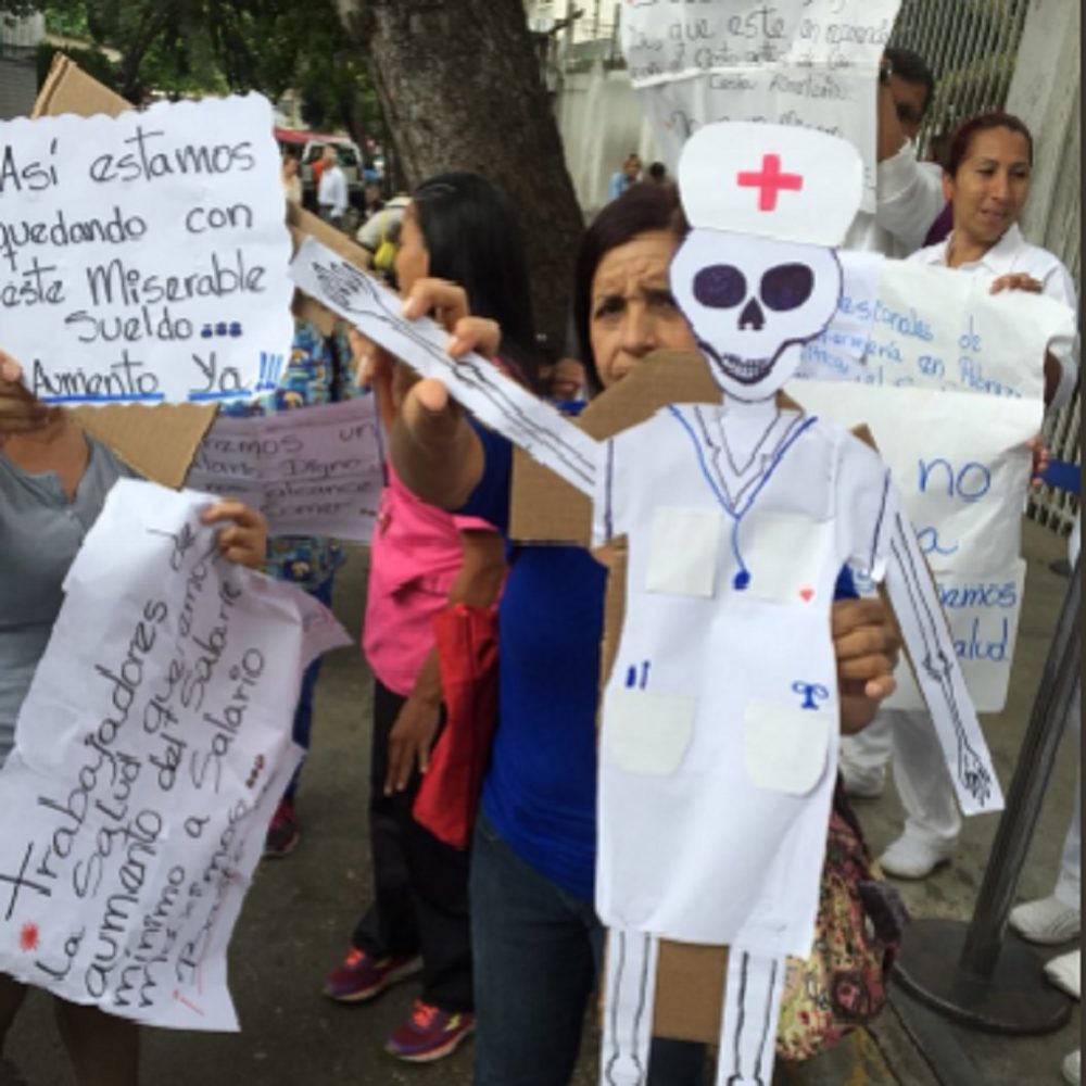 Trabajadores de la Maternidad Santa Ana se unieron a la protesta de salud convocada #17Abr