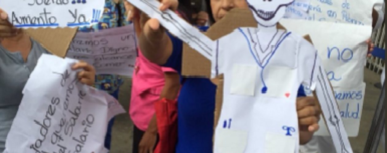 Trabajadores de la Maternidad Santa Ana se unieron a la protesta de salud convocada #17Abr