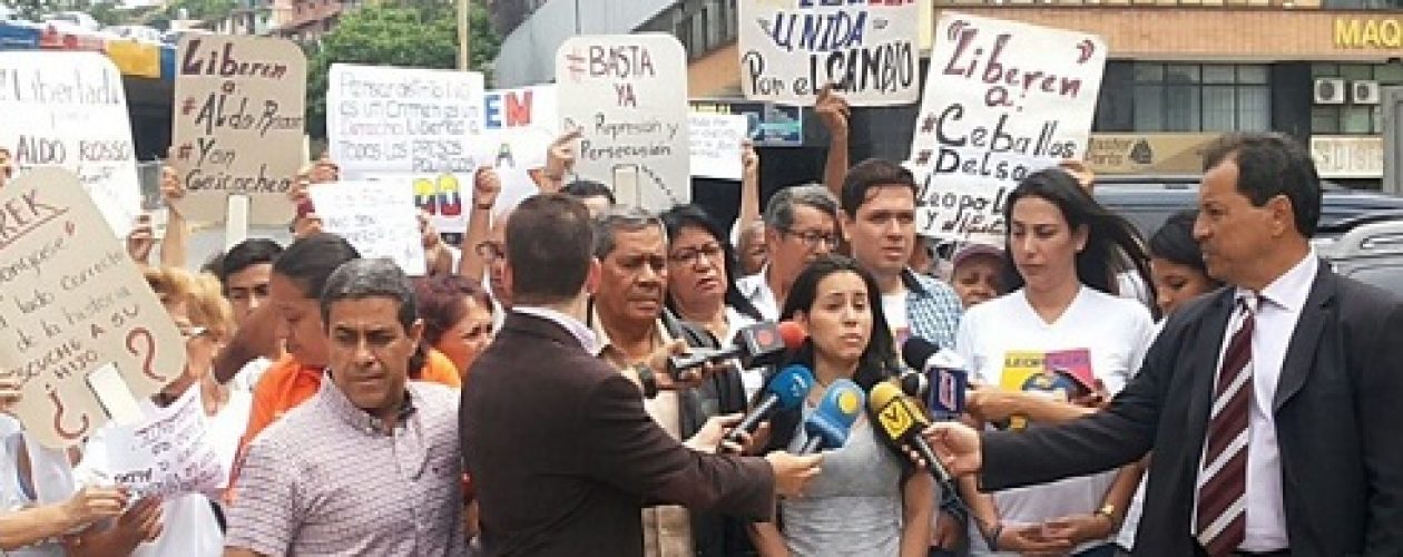 Protesta en el Helicoide para exigir liberación de presos políticos