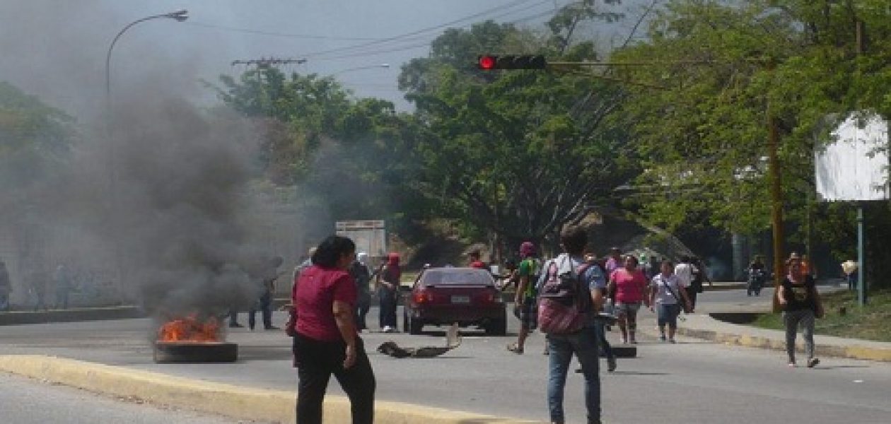 Protesta en la Universidad de Carabobo deja varios estudiantes heridos