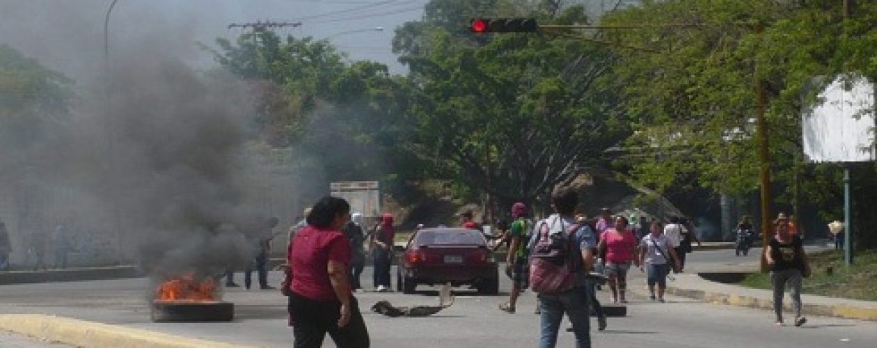 Protesta en la Universidad de Carabobo deja varios estudiantes heridos
