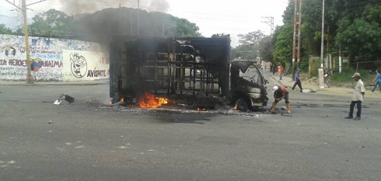 Reportan protesta en Naguanagua en contra de Maduro