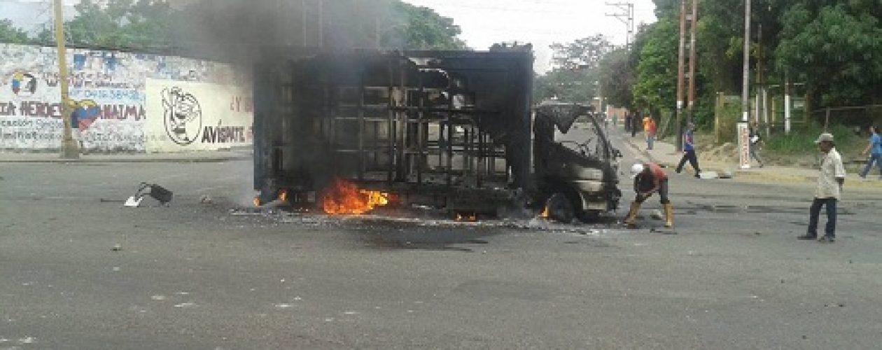 Reportan protesta en Naguanagua en contra de Maduro