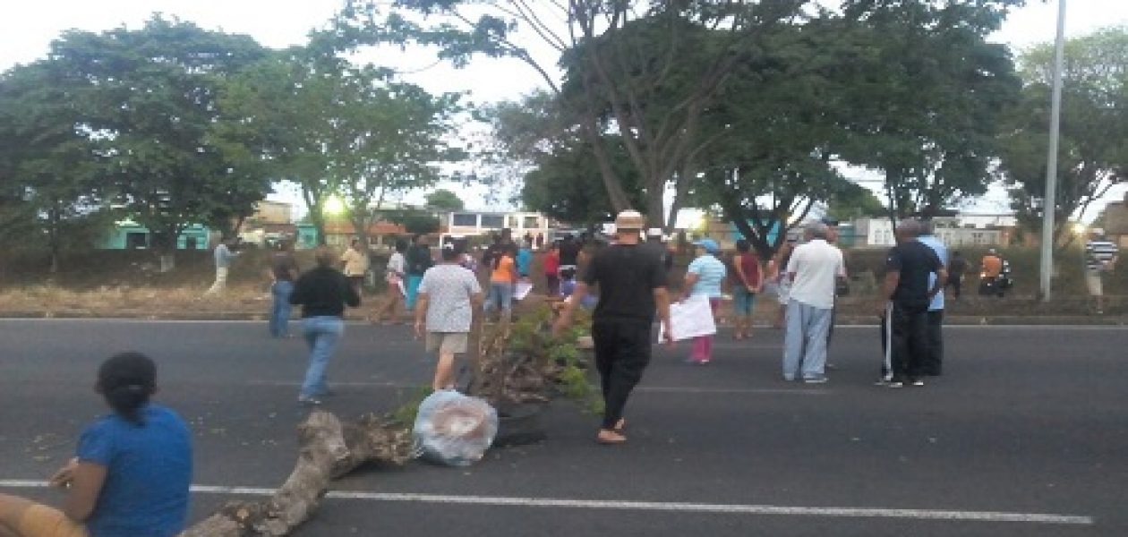 Guayana amanece con protesta por falta de agua