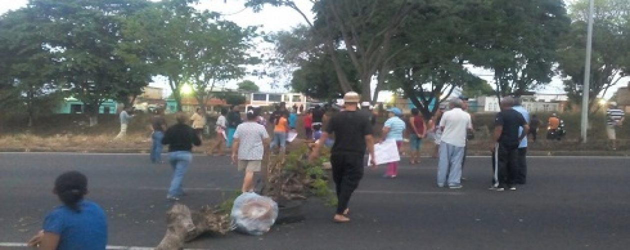 Guayana amanece con protesta por falta de agua
