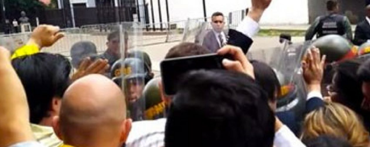 Protesta ante el TSJ deja un periodista y dos estudiantes detenidos
