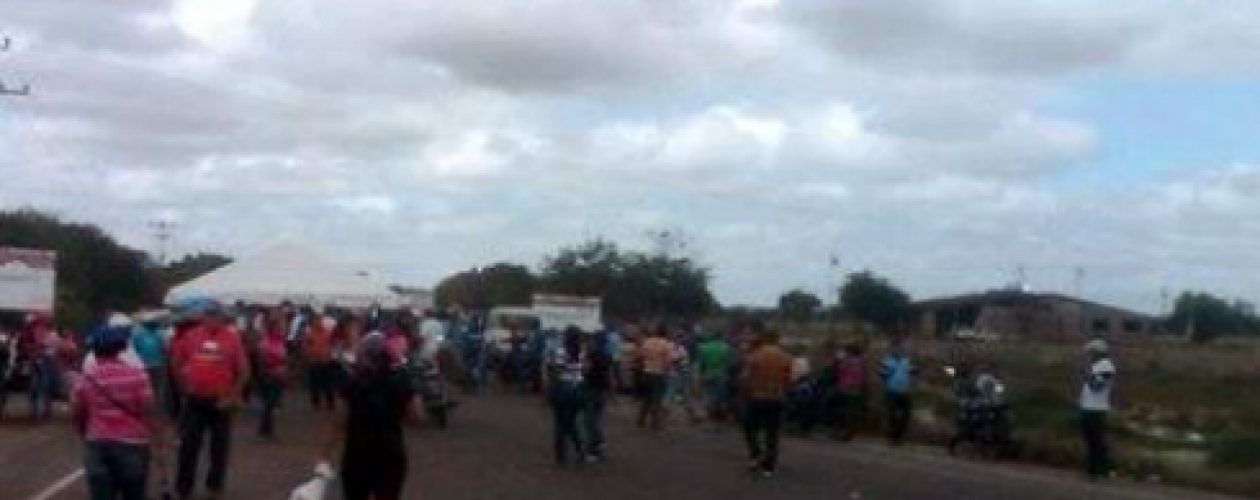 Asesinato de familia provocó protesta en sector Los Barrancos de Fajardo
