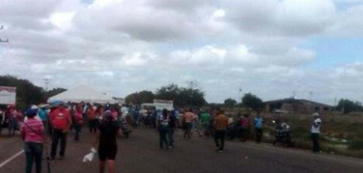 Asesinato de familia provocó protesta en sector Los Barrancos de Fajardo