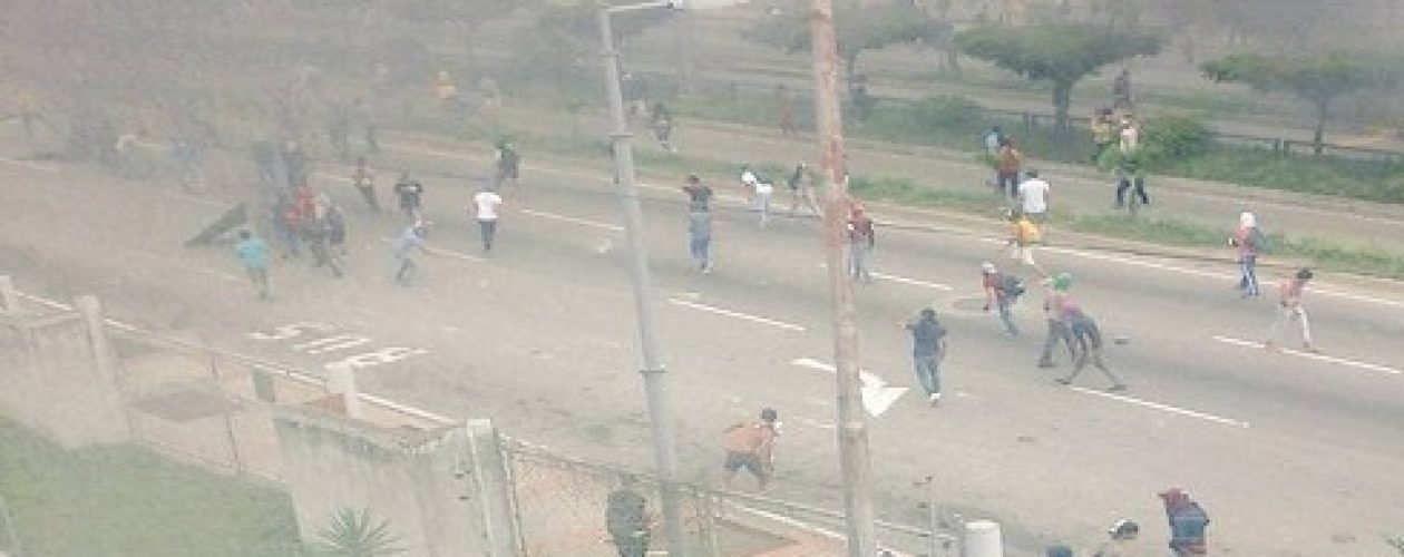 Confirman un fallecido y varios heridos durante protestas en Mérida