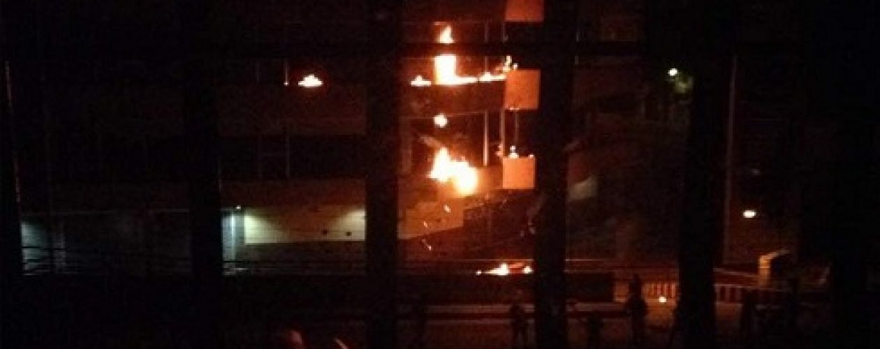 Incendian sede del Seniat durante protestas en Valera