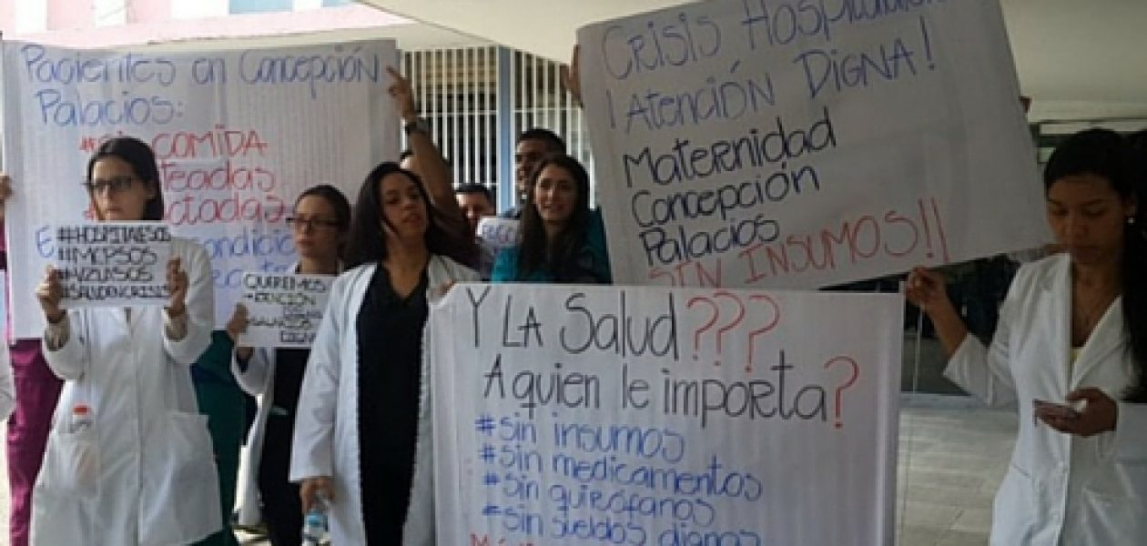 Médicos protestan en la Maternidad Concepción Palacios por la crisis hospitalaria