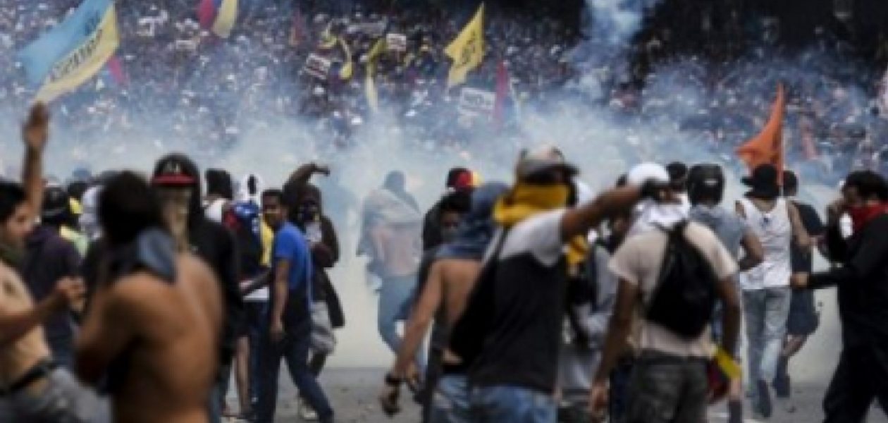 Inician protestas en Venezuela en contra de la sentencia del TSJ