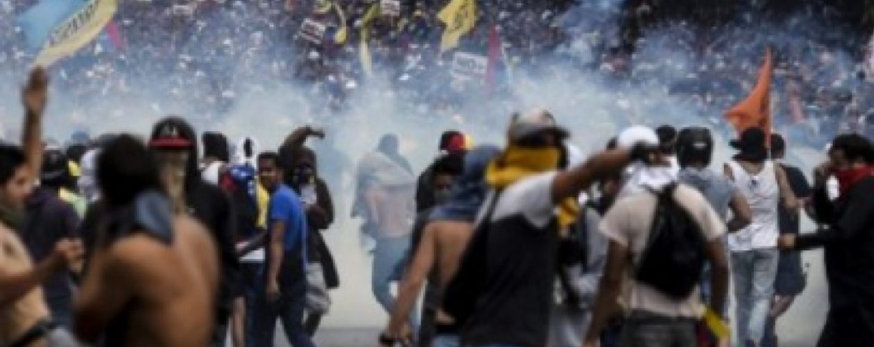 Inician protestas en Venezuela en contra de la sentencia del TSJ