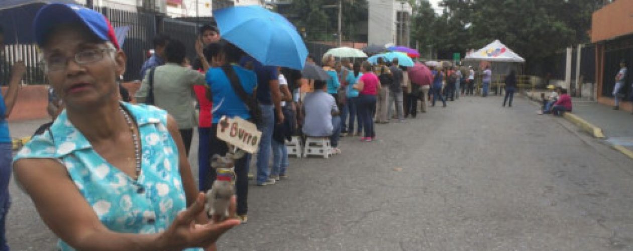 Validación de firmas en Aragua arranca con irregularidades