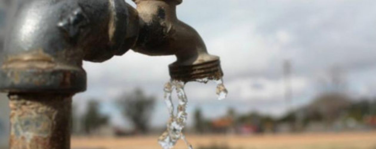 ¡Más racionamiento de agua! La gente se calentó y trancó las calles