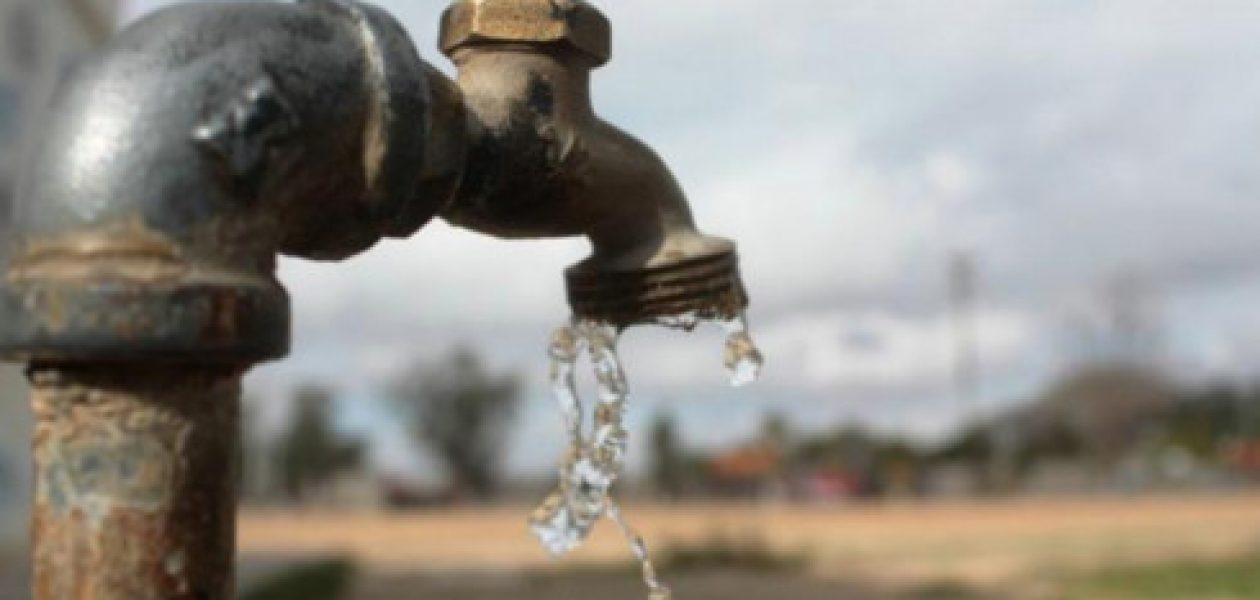 ¡Más racionamiento de agua! La gente se calentó y trancó las calles