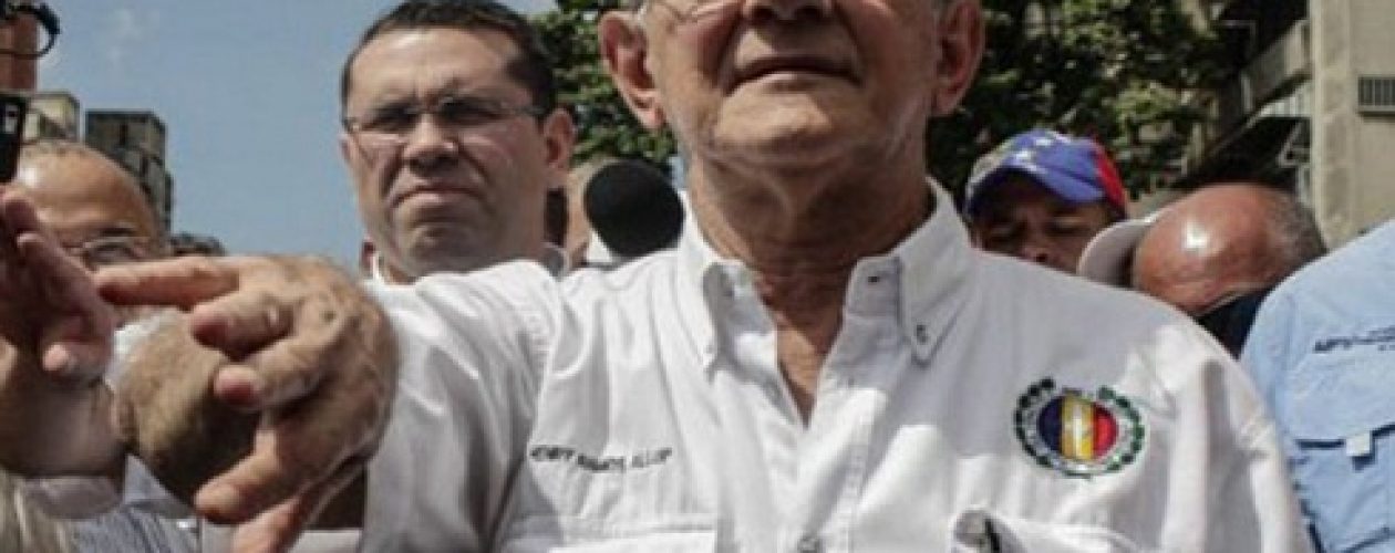 Grupos oficialistas atacaron a Ramos Allup en Sucre