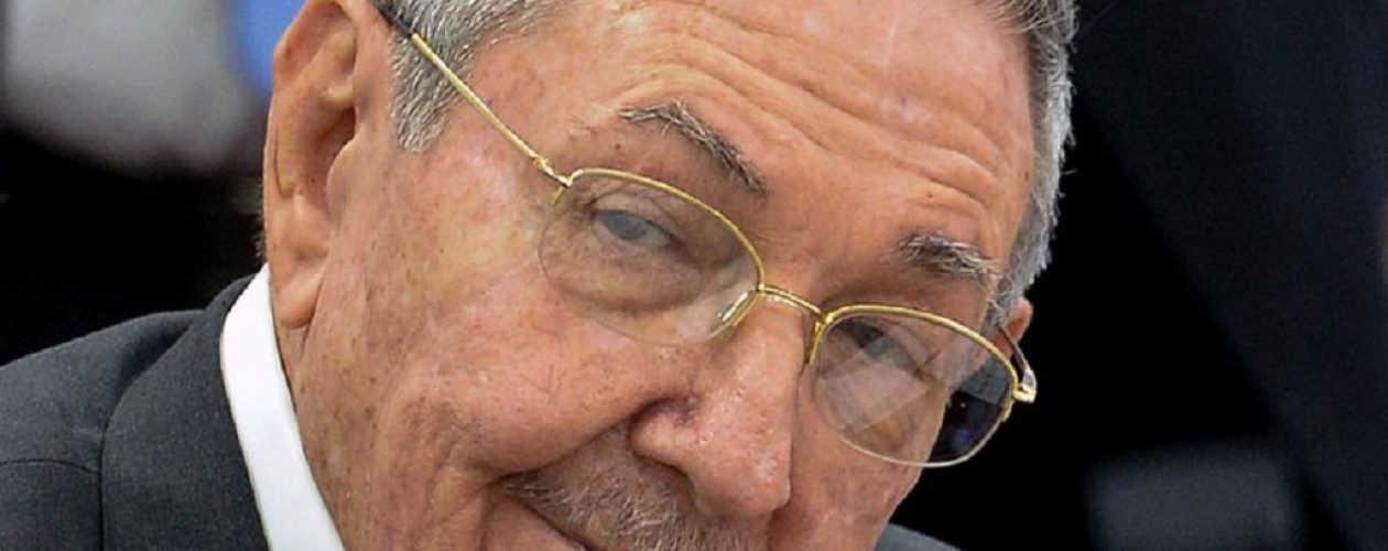 Raúl Castro dejará de ser presidente para ser garante de su sucesor en Cuba