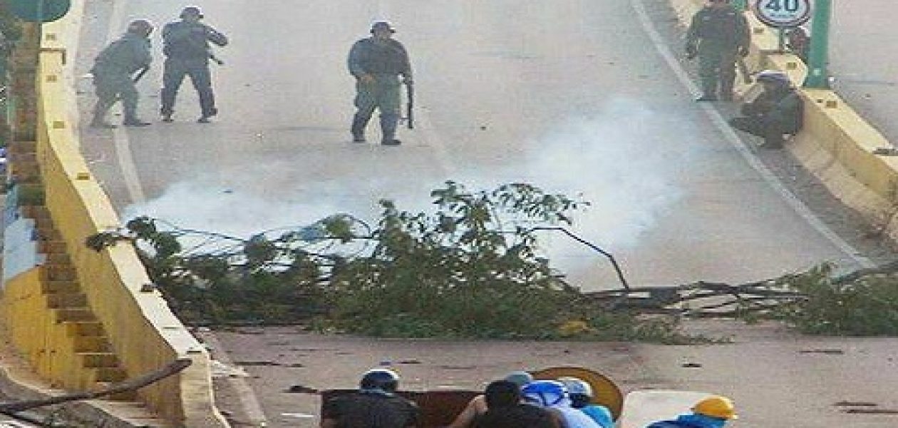 Dos personas heridas durante represión en Valle Hondo