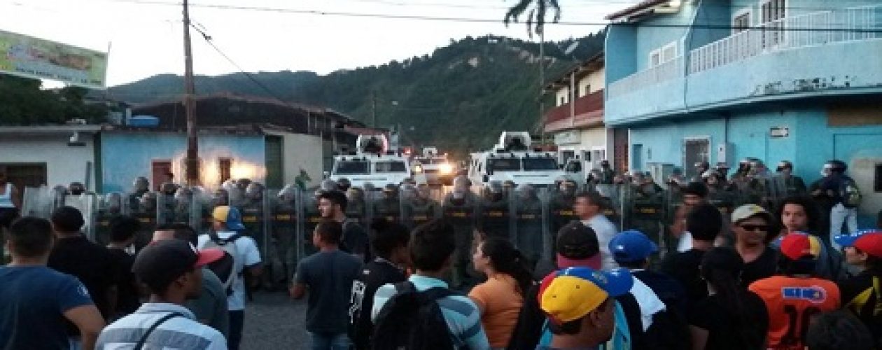 Protestas no cesan a pesar de la represión en Táchira