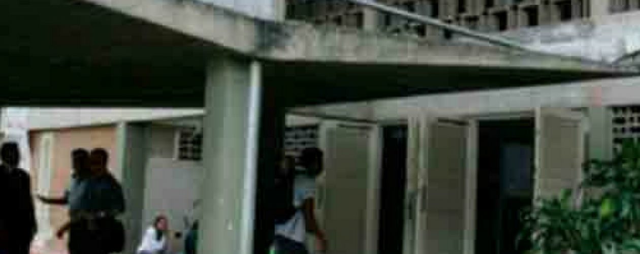 Robo masivo en la escuela de Idiomas Modernos de la UCV