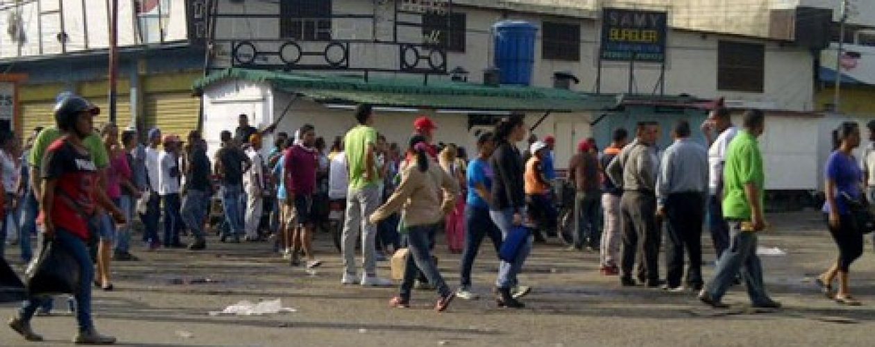 Saqueo en el Mayorista de Maracay deja heridos y detenidas