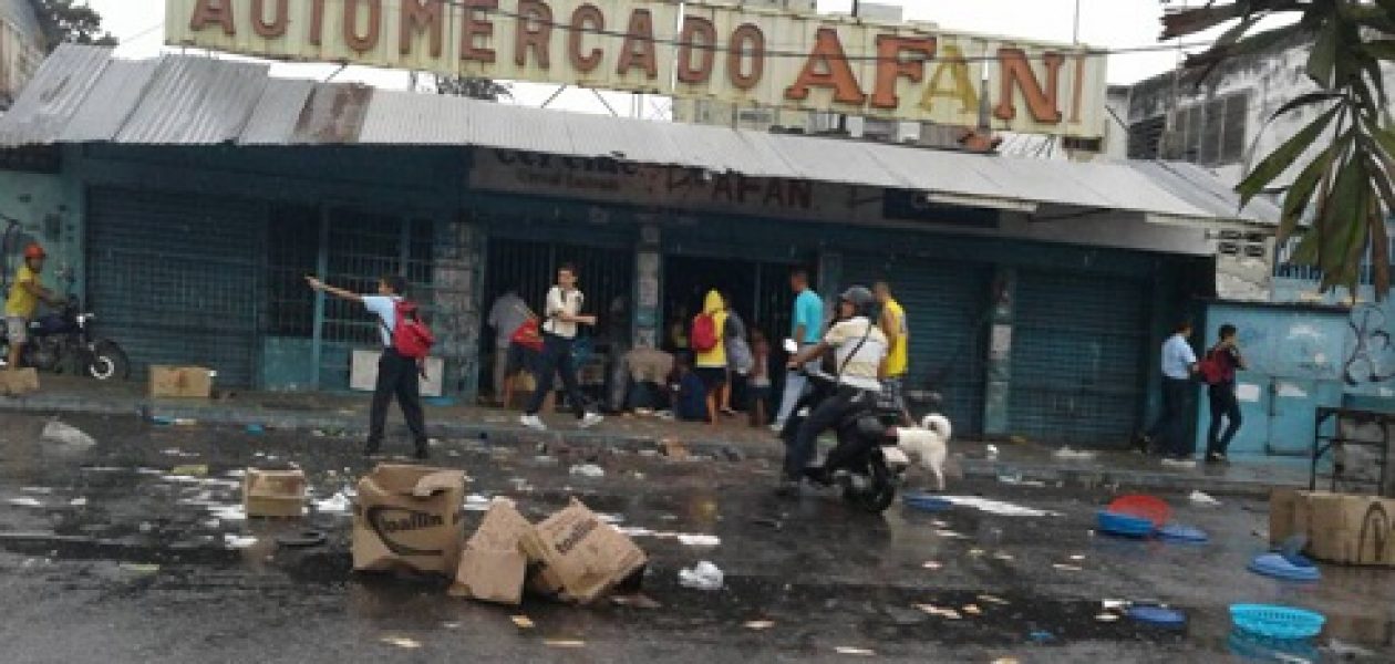 Saqueos en Naguanagua dejan varios comercios afectados