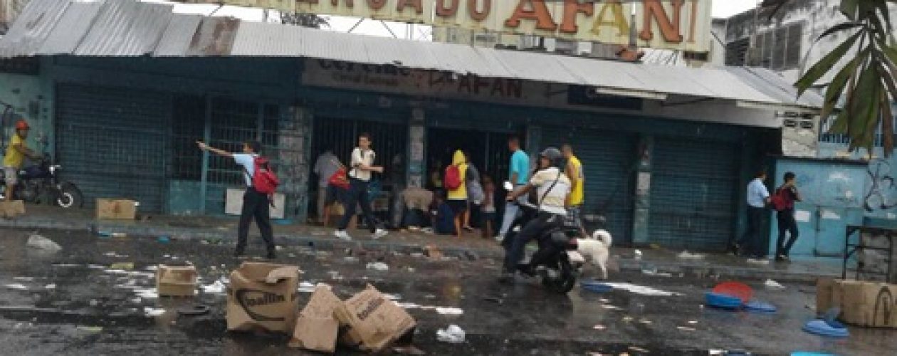 Saqueos en Naguanagua dejan varios comercios afectados