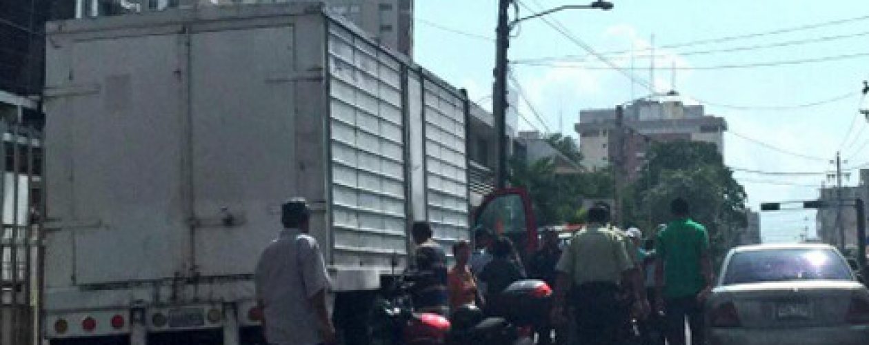 Saquean camión de harina de maíz en Maracaibo