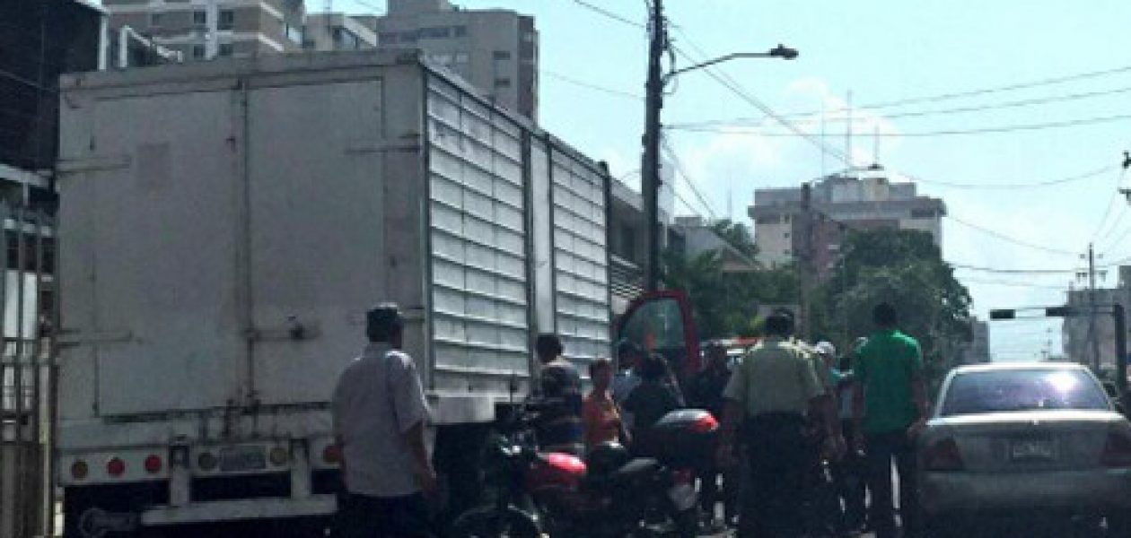 Saquean camión de harina de maíz en Maracaibo