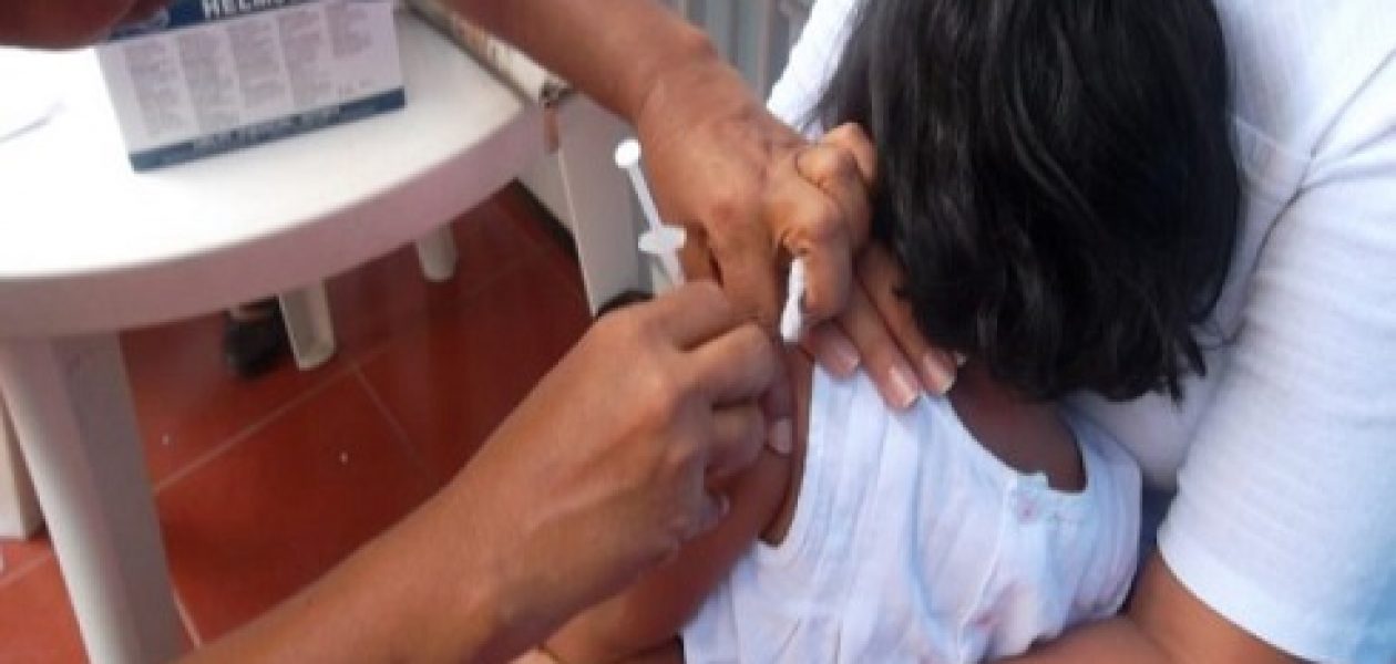 Sistema de salud pública sin vacunas infantiles